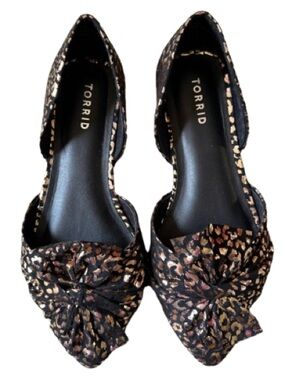 NWOT Torrid Black and Rose Gold Leopard-Print Knot Front Flats